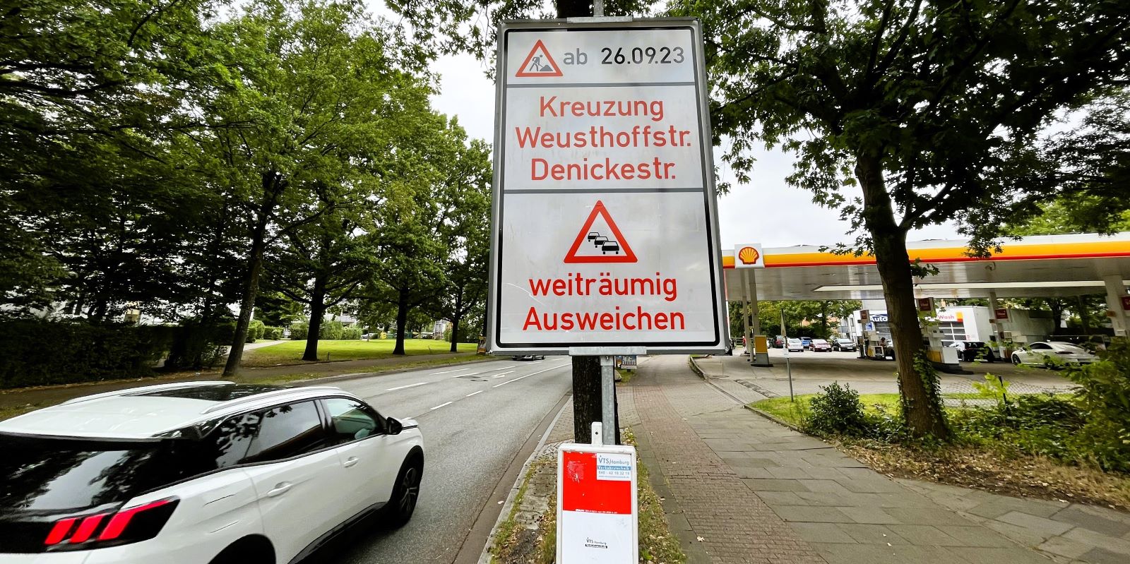 Behinderungen an der Kreuzung Denickestraße