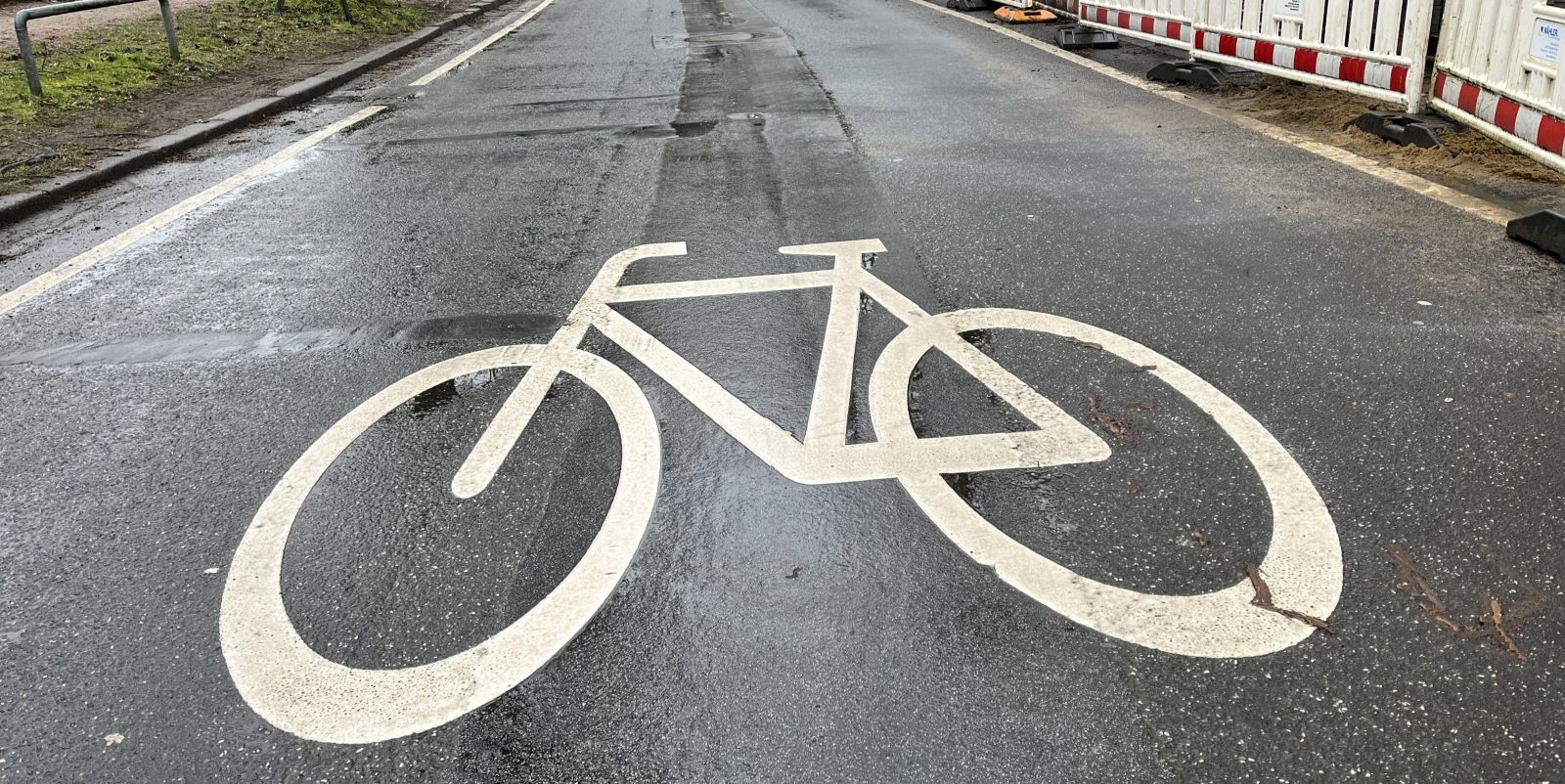 Der Ausbau der Veloroute 11 an der Denickestraße in Eißendorf geht in den nächsten und letzten Abschnitt. Foto: Christian Bittcher