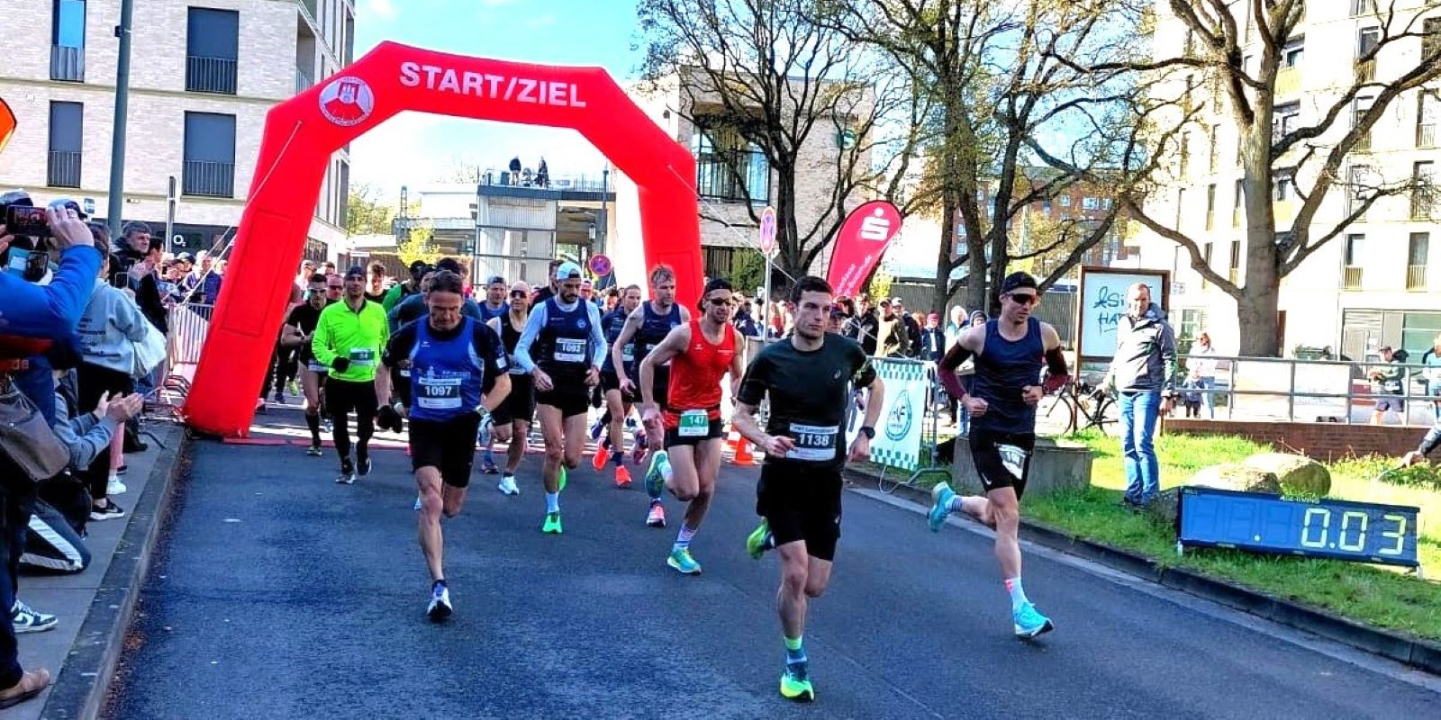 Start frei zum Hamburger Halbmarathon. Foto: HNT