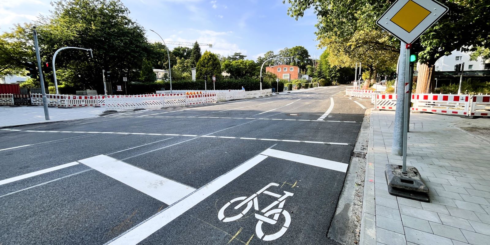 Die Kreuzung Weusthoffstraße/Denickestraße wurde Donnerstag teilweise freigegeben. Foto: Christian Bittcher Kreuzung Weusthoffstraße/Denickestraße