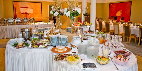 Üppig präsentiertes Frühstück als Brunch-Buffet, wie hier im Lindtner, gibt es in Harburg selten. Foto: André Zand-Vakili Sonntagsbrunch: Harburg - Stadt der begrenzten Möglichkeiten