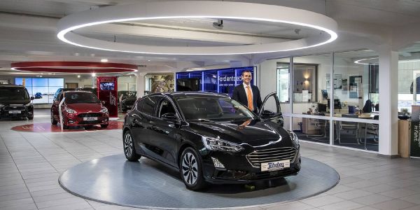 Der neue Ford Focus wartet bei Tobaben auf Probefahrer