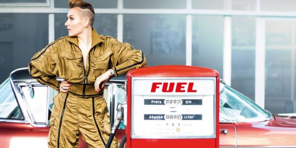 Sarajane präsentiert zusammen mit ihrer Band ihr aktuelles Album "Fuel", mit kräftigen Sounds und mitreißenden Beats. Foto: privat Sarajane im Rieckhof: Die Konzert-Saison startet stimmgewaltig