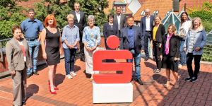 Sparkasse Harburg-Buxtehude: 22 Mitarbeiter feiern ihr Dienstjubiläum