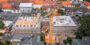 Mietwohnungen statt Garagenhof: Richtfest in der Marienstraße