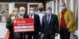 Kennedyhaus: Ein Abschied und ein Scheck von den Harburger Löwen