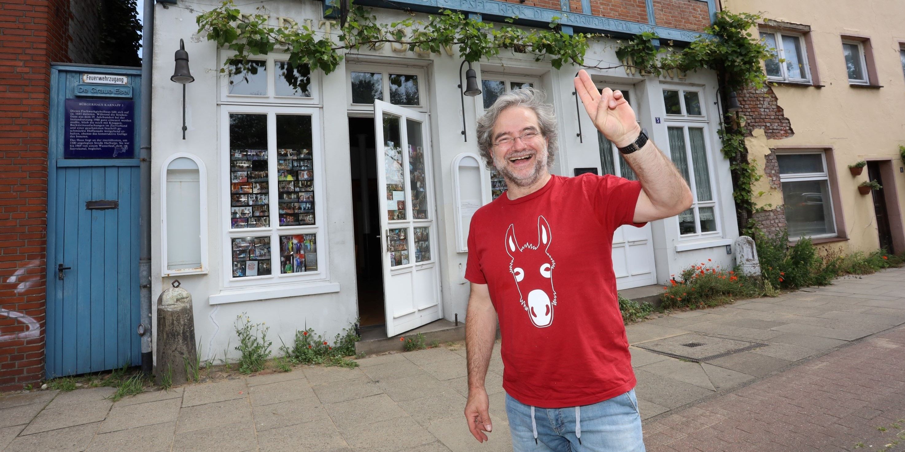 Jo Riehel, hier vor dem Grauen Esel organisiert jetzt wieder Konzerte. Foto: Christian Bittcher Jo Riehle, hier vor dem Grauen Esel, organisiert jetzt wieder Konzerte. Foto: Christian Bittcher