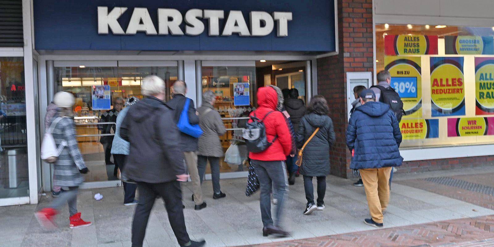 Trotz Streikaufruf: Karstadt am Schloßmühlendamm öffnete pünktlich