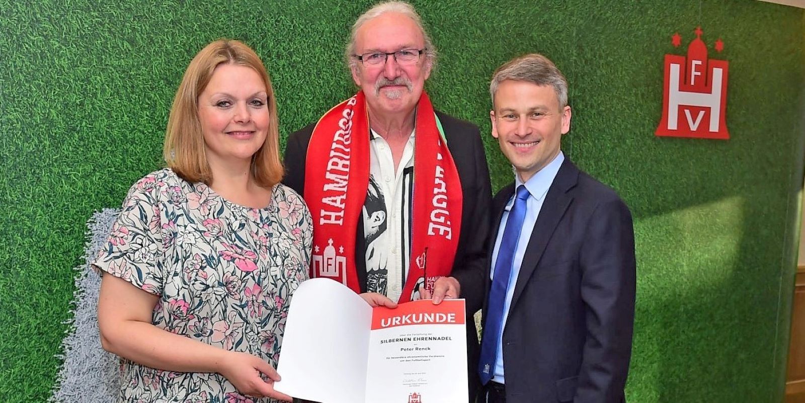 Moorburger TSV: Peter Renck erhält die Silberne Ehrennadel des Fußball-Verbands