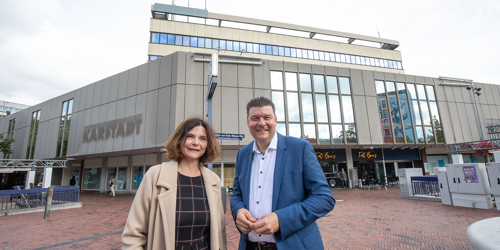 Aufgegebenes Kaufhaus: Stadt kauft Karstadt-Gebäude am Schloßmühlendamm
