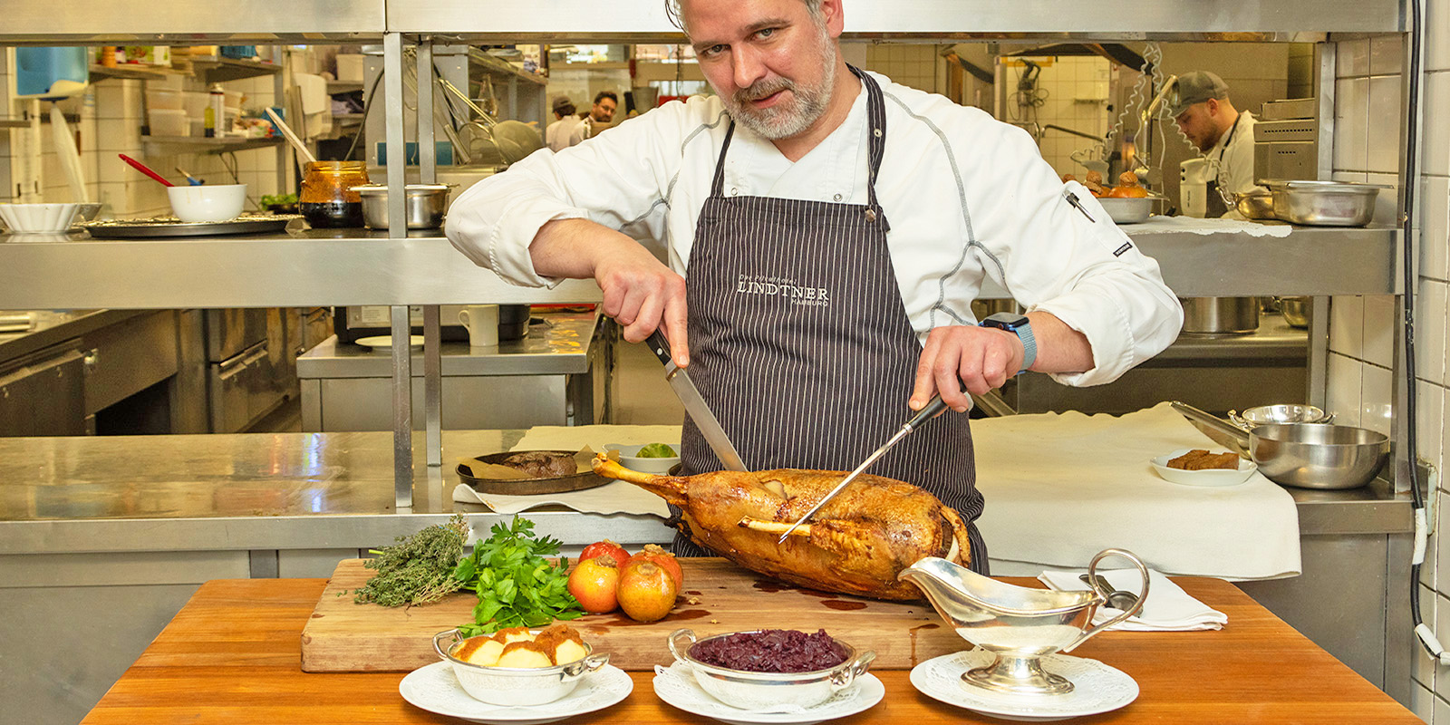 Jetzt gibt es wieder knusprige Martinsgans in Harburg Stadt &amp; Land
