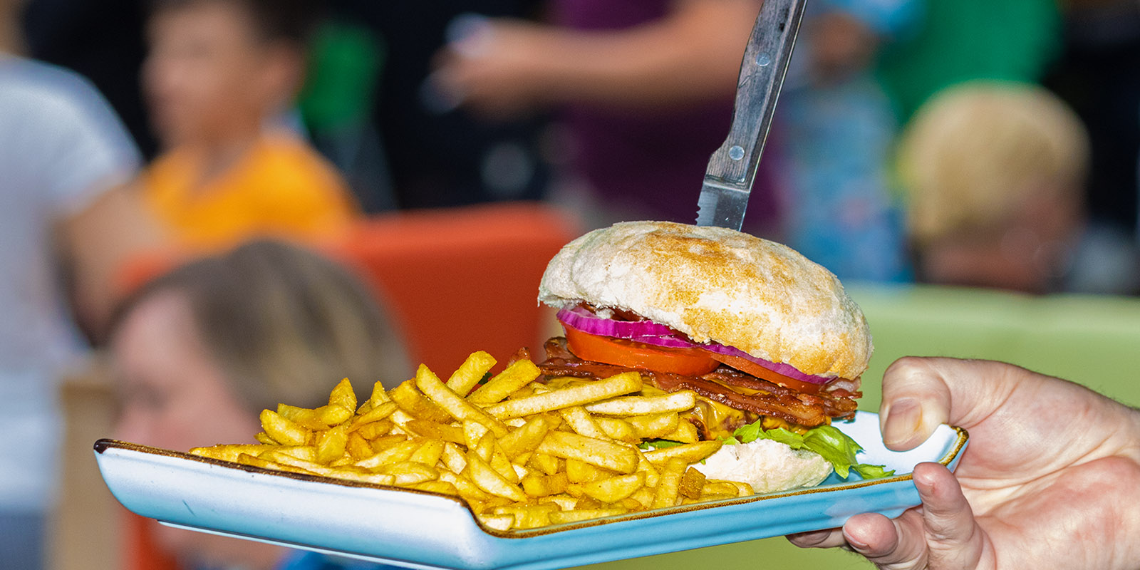 Panthera Bar &amp; Bistro: Burger-Time in der Cocktailbar in der Lämmertwiete in Harburg