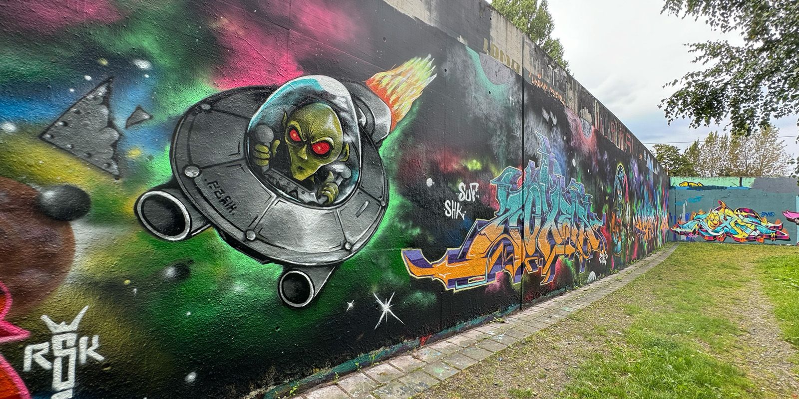 Am Bostelbeker Hauptdeich lohnt sich ein Blick auf die andere Seite der Wand