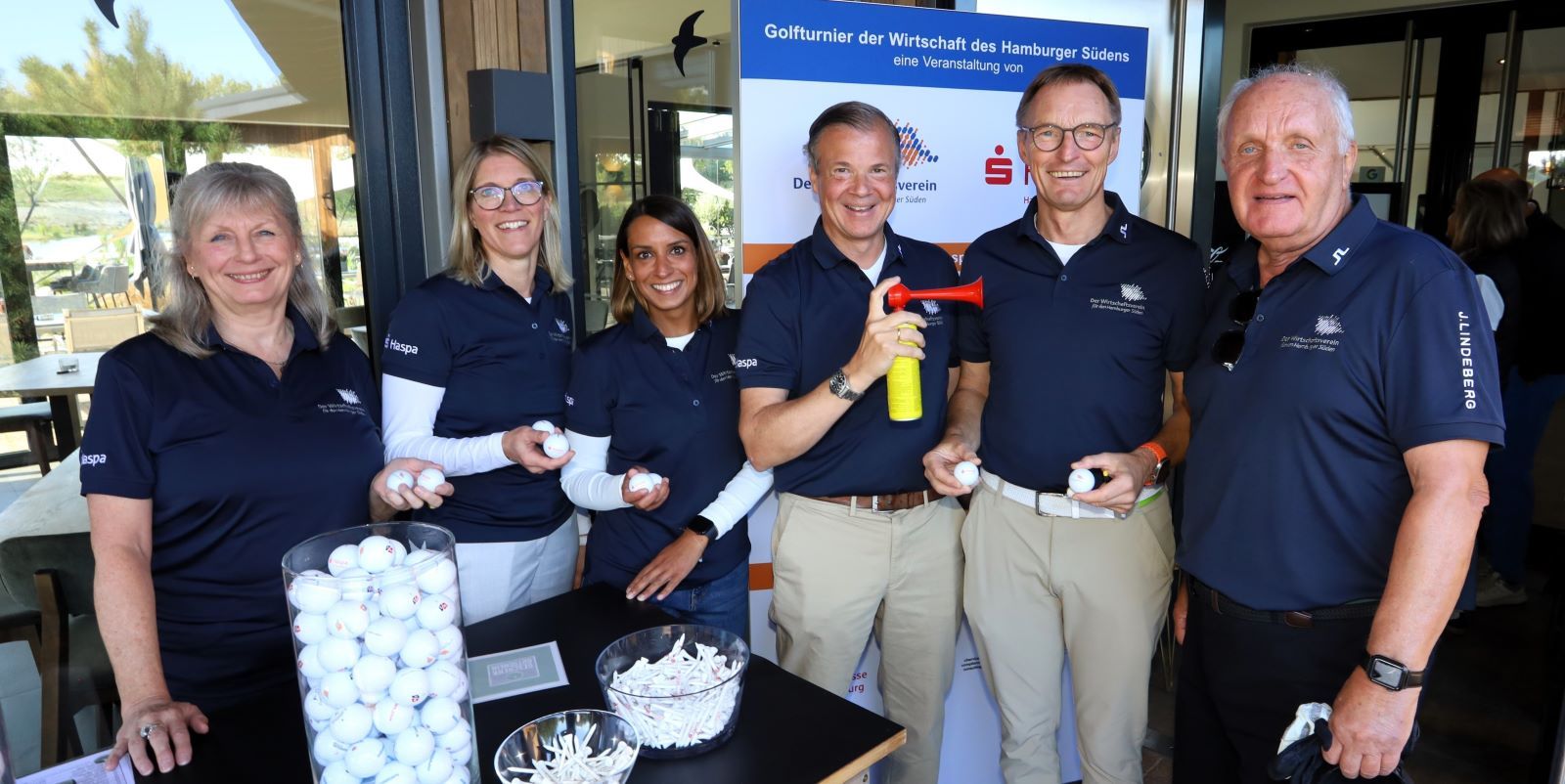 Startschuss zum Golfturnier. Foto: Christian Bittcher