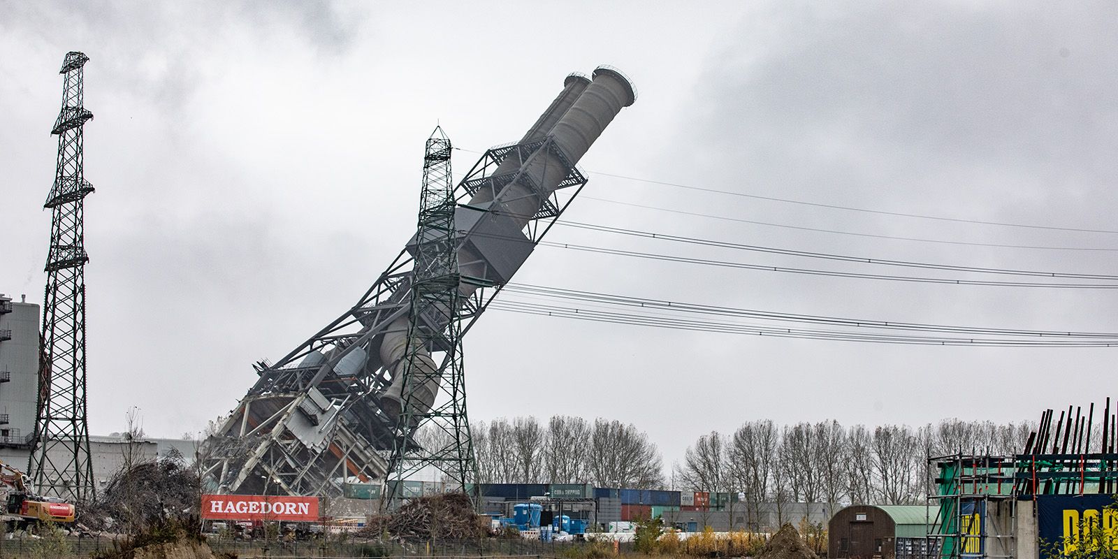 Bilderbuchsprengung am ehemaligen Kohlekraftwerk Moorburg