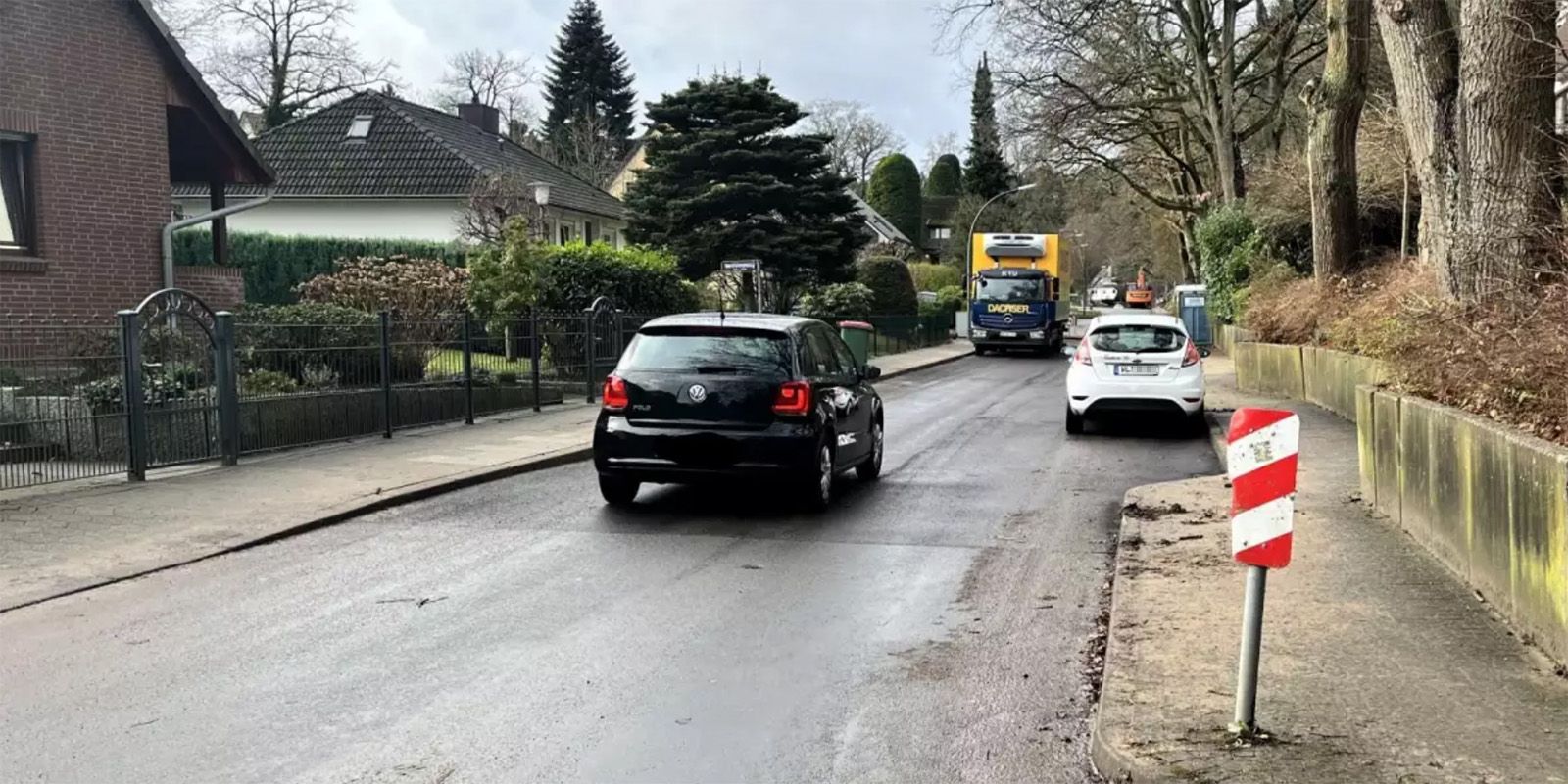 Die Sperrung wurde aufgehoben: Endlich wieder freie Fahrt auf dem Beerentalweg. Foto: Christian Bittcher Die Sperrung wurde aufgehoben.