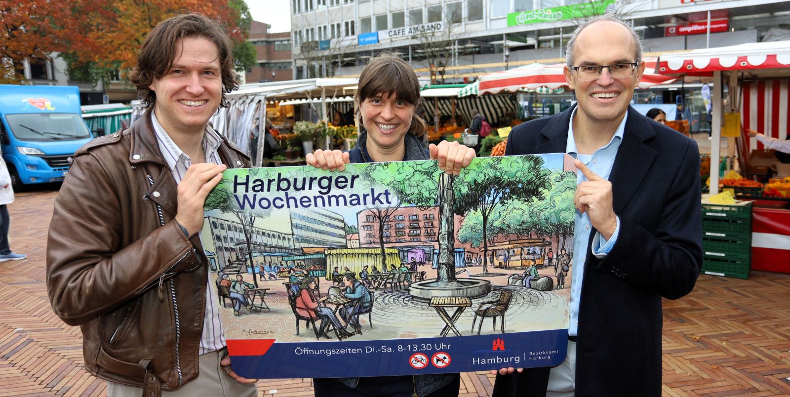 Mit Motiv von Ralf Schwinge: Neue Beschilderung für den Harburger Wochenmarkt