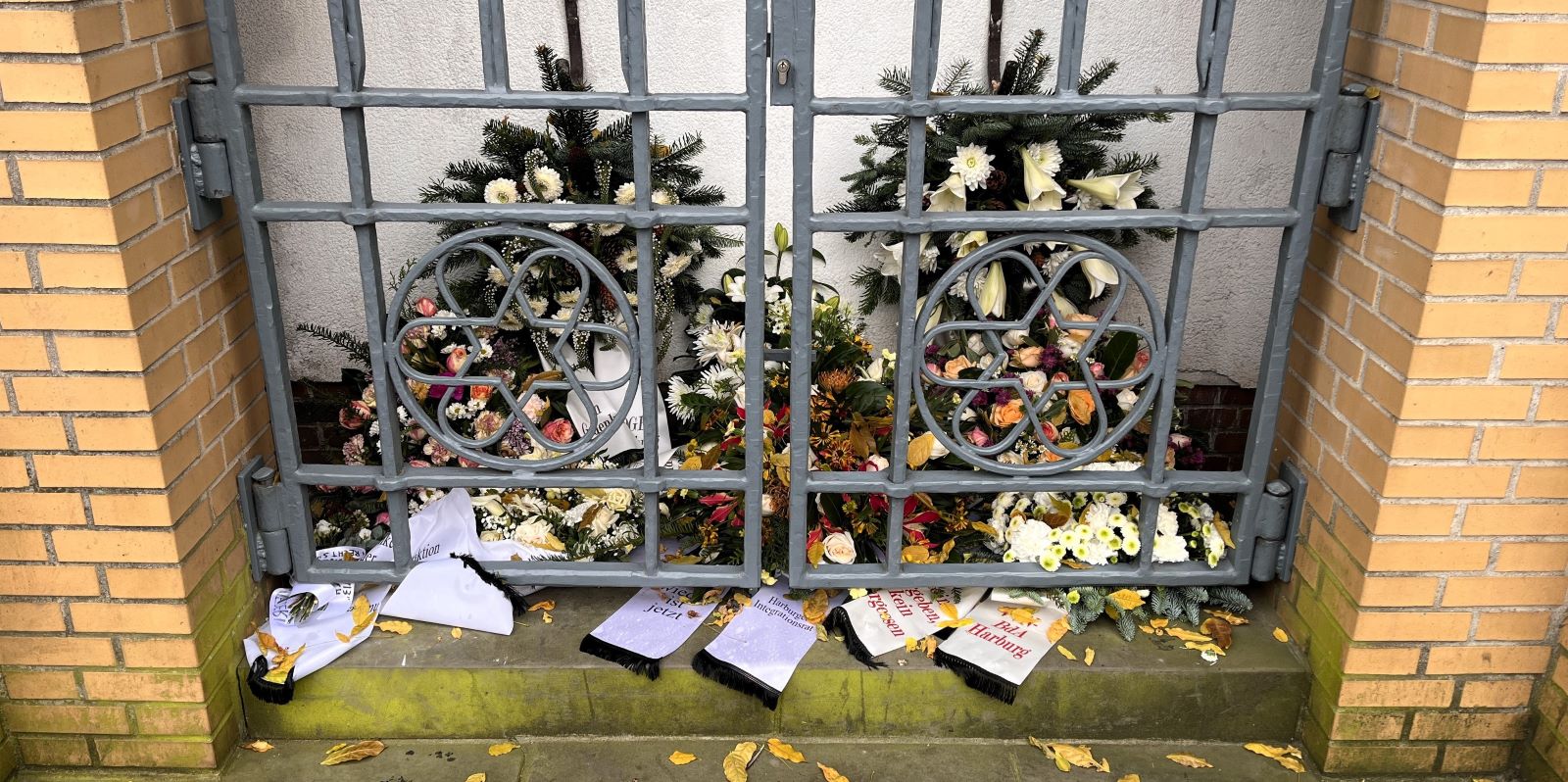 Schweigemarsch und Kranzniederlegung: Gedenken an die Reichspogromnacht