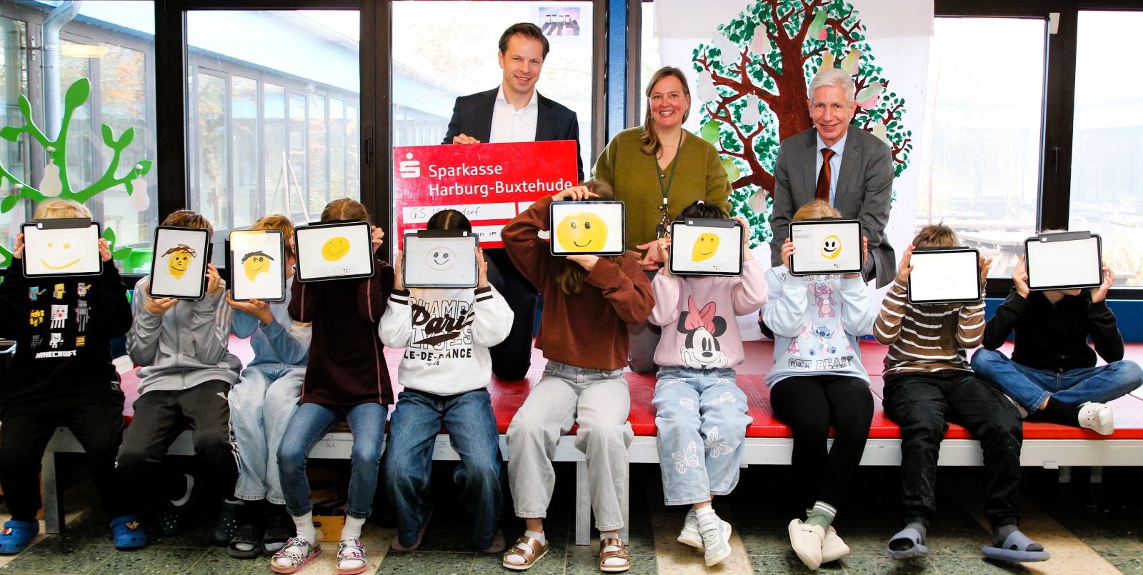 Grundschule Vahrendorf und weitere Schulen für Verzicht auf Elterntaxis ausgezeichnet 