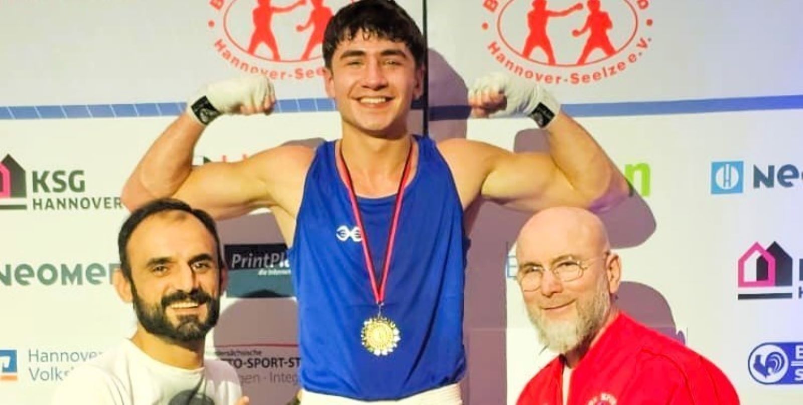 HNT-Boxer mit starken Leistungen: Nikolaos Kosmadakis gewinnt