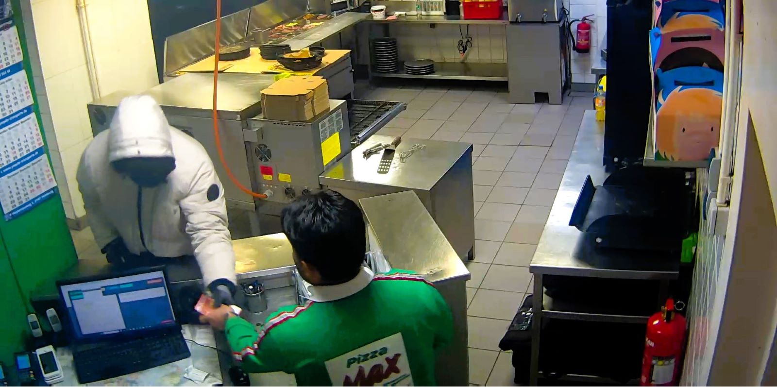 Bewaffneter Überfall auf Pizza Max Filiale in Wilstorf: Täter auf der Flucht