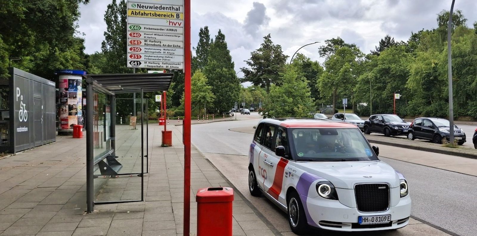Fahrgäste des On-Demand-Service hvv hop in Harburg können sich freuen: Der Dienst wird bald auch  in Süderelbe angeboten. Foto: VHH-Mobility