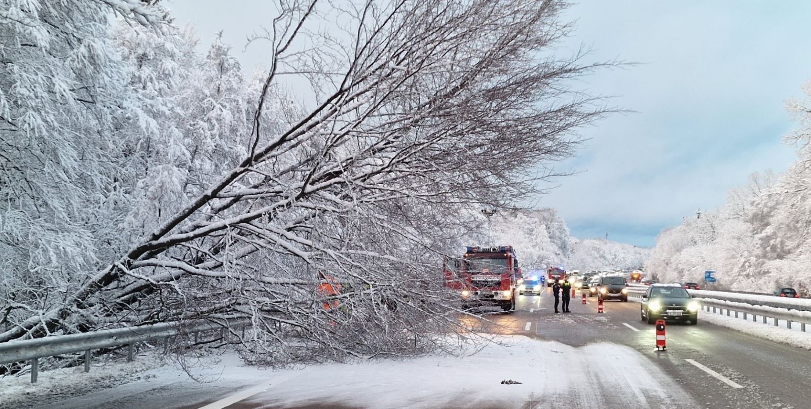 Erste Schnee-Bilanz: Rund 100 Einsätze für die Feuerwehren im Landkreis