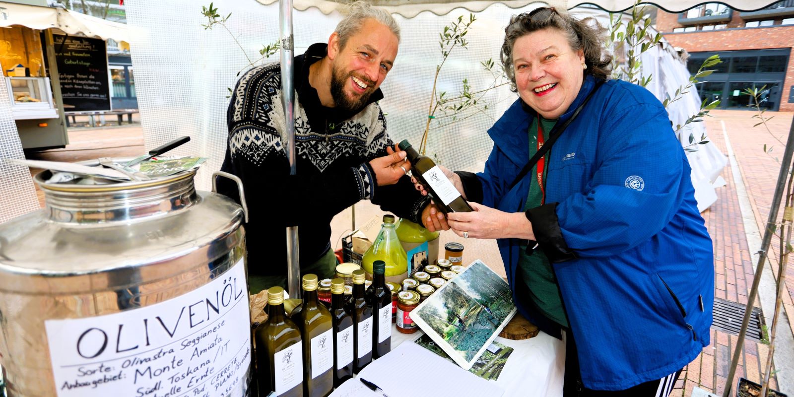 Pflichttermin für Genießer: Auf dem Harburger Markt gab es frisch gepresstes Olivenöl