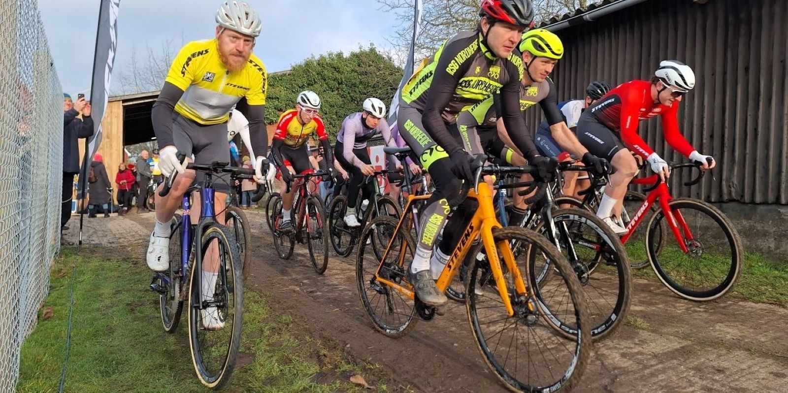 Weltcup-Feeling in Moorburg: Cyclocross auf dem Obsthof kam super an