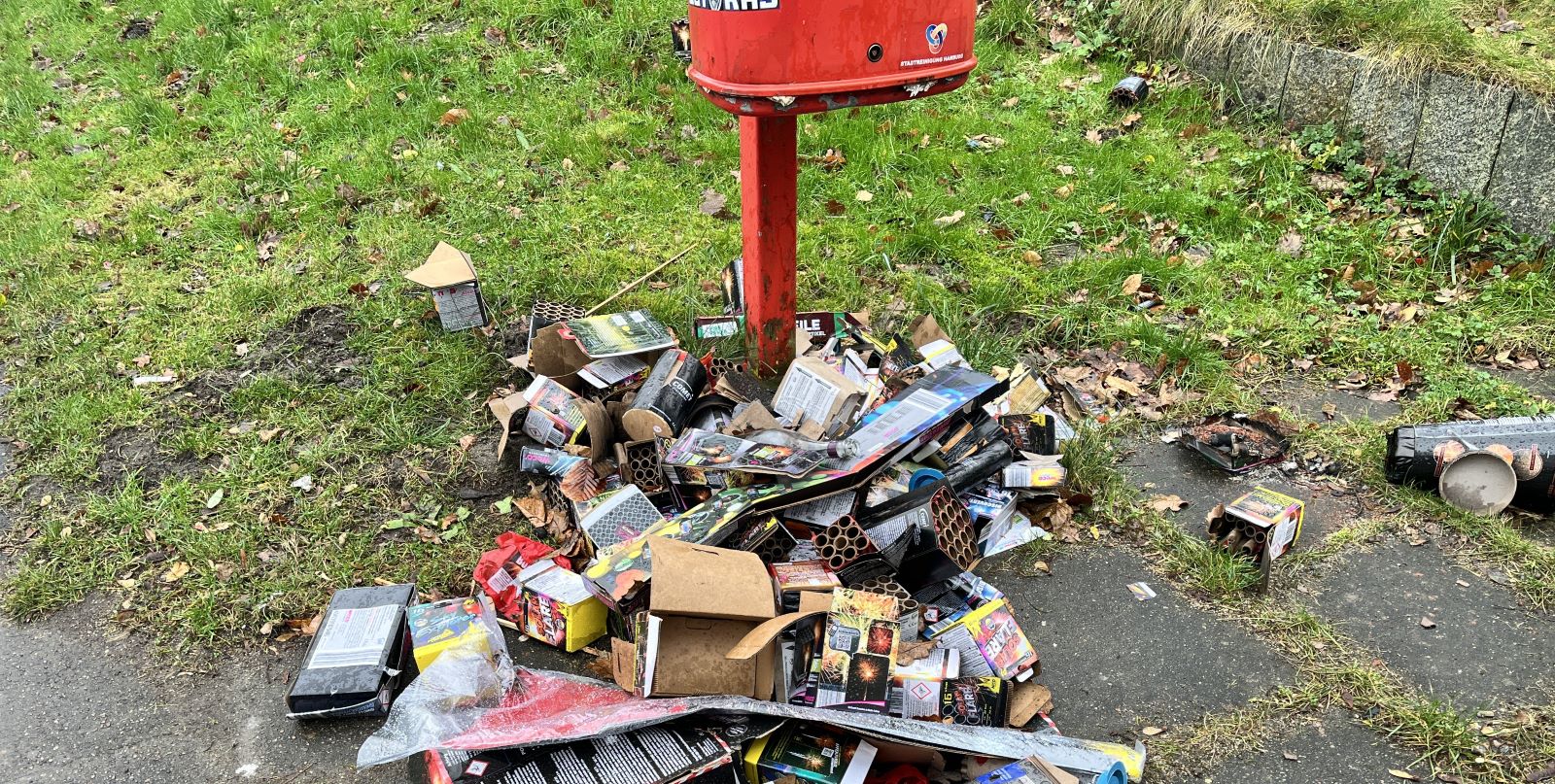 Böllermüll richtig entsorgen: So kann man der Stadtreinigung helfen