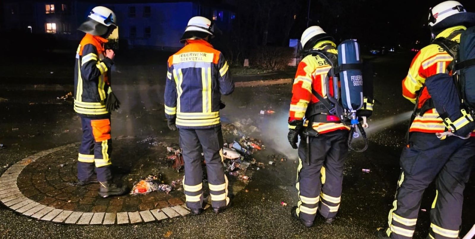 Silvester-Bilanz der Feuerwehr Seevetal: Mehrere Brände beschäftigten die Retter