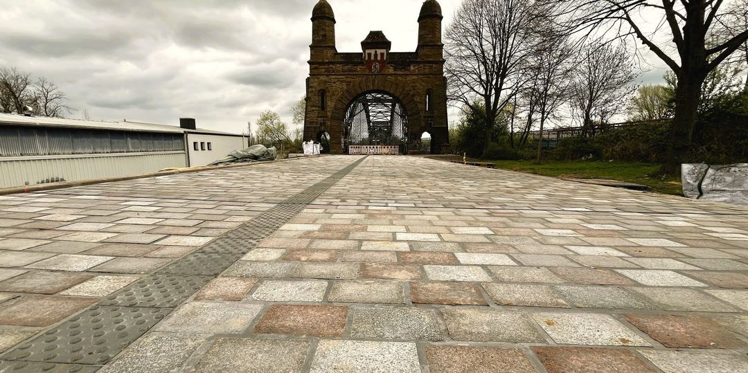 Bald Velorouten-Tauglich: Neues Pflaster für die Alte Elbbrücke