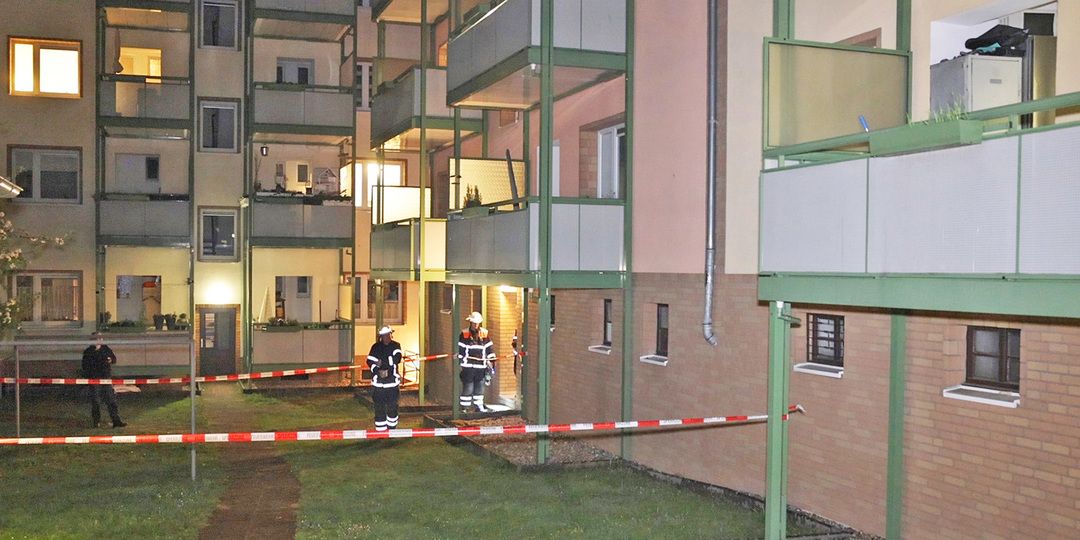 Balkon sackte beim Grillen ab: Feuerwehr sperrte Innenhof