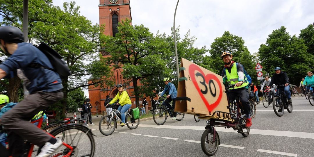 Für Tempo 30 auf der Heimfelder Straße: 80 Teilnehmer bei Fahrrad-Demo