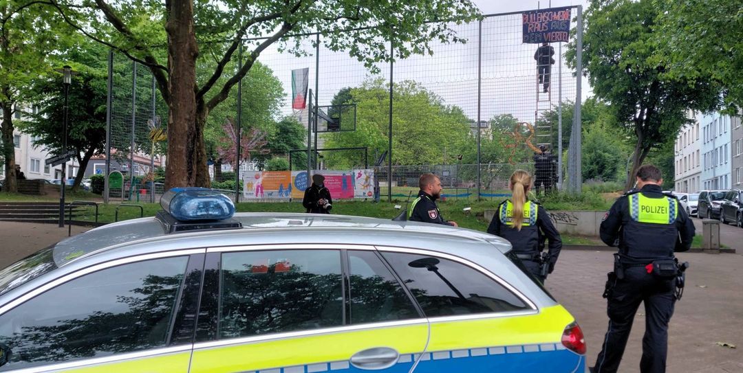 Phoenix-Viertel: Polizei nimmt Hassplakate gegen die Polizei ab