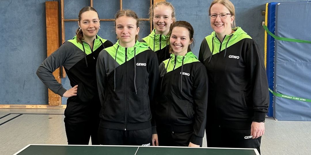 Die erfolgreichen 1. Damen: Thea Nielsen (v.l.), Ela Neupauerová, Lena Krüger, Ania Ochenkowski, Antje Krüger. Foto: pr