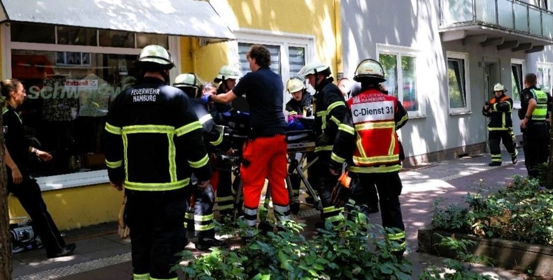 Beim Sonnenbad das Essen vergessen: Frau erleidet eine Rauchgasvergiftung