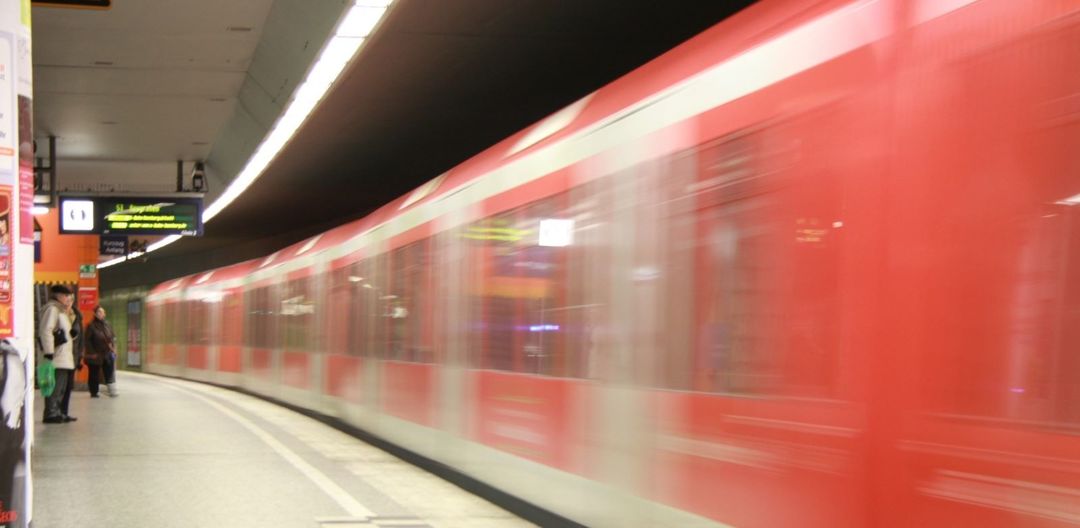 Zum Pinkeln in den Harburger S-Bahntunnel: 36-Jähriger begibt sich in Lebensgefahr