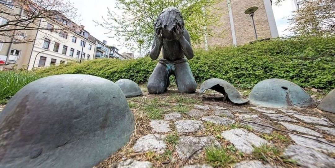 Mieser Diebstahl von zwei Bronzestauten in Harburg: Polizei sucht Zeugen