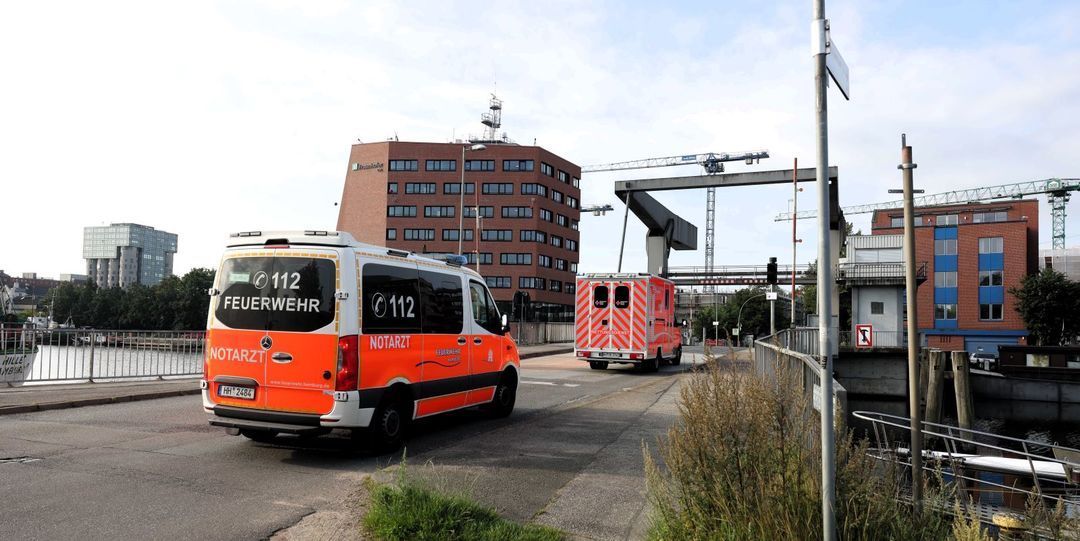 Geburt im Rettungswagen: Frau bringt im Binnenhafen Mädchen zur Welt