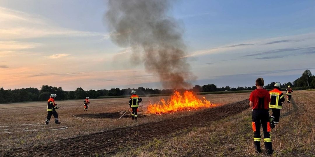 Auf Ernstfall vorbereitet: Feuerwehr übt Bekämpfung von Flächenbrand