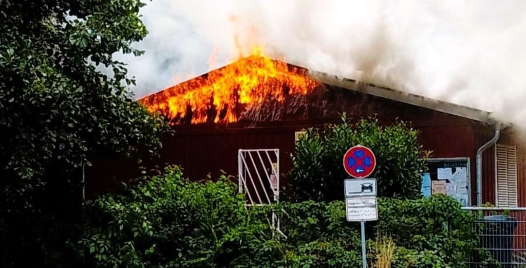 Jugendeinrichtung „Rote Hütte“ abgebrannt: Das sagt das Harburger DRK