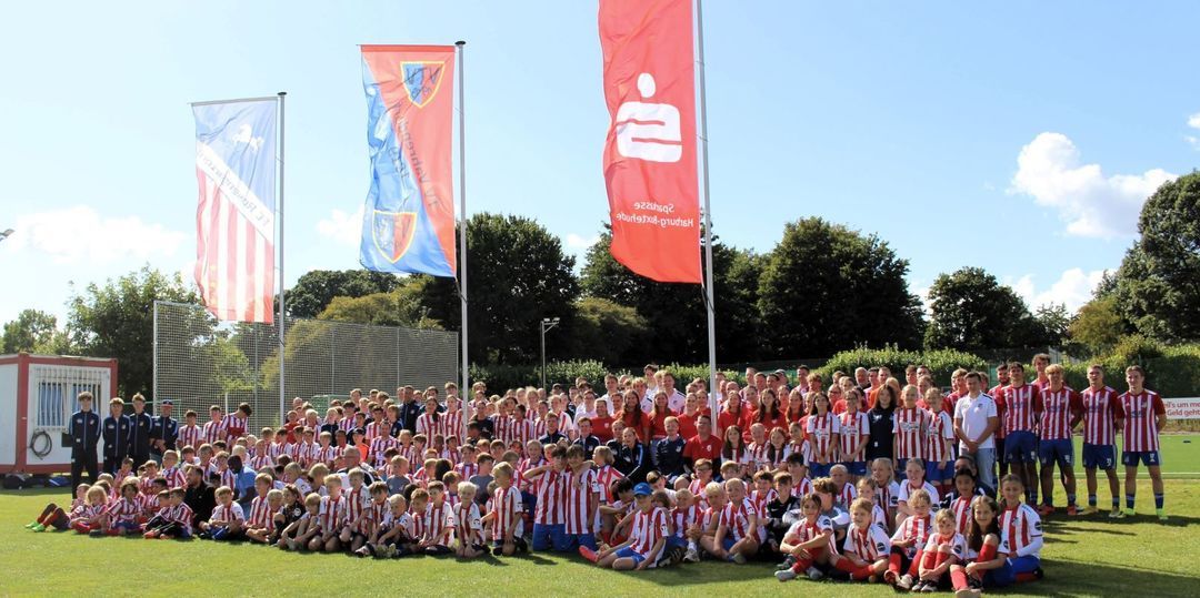 Saisoneröffnung 2025 beim FC Rosengarten: Fußball, Familie, volles Haus