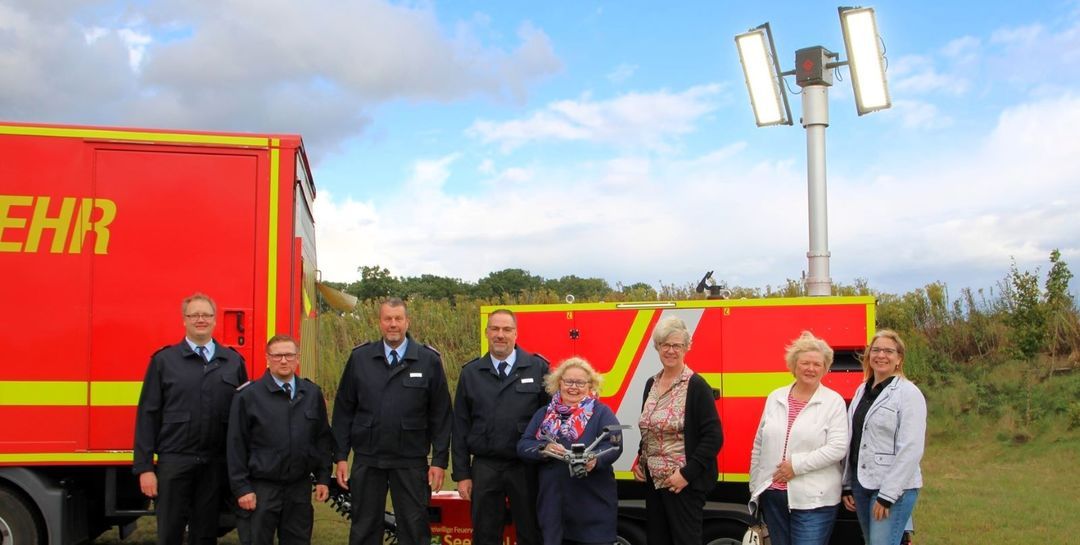 Lichtmastanhänger und Drohne: Neue Einsatzmittel für die Feuerwehr Seevetal