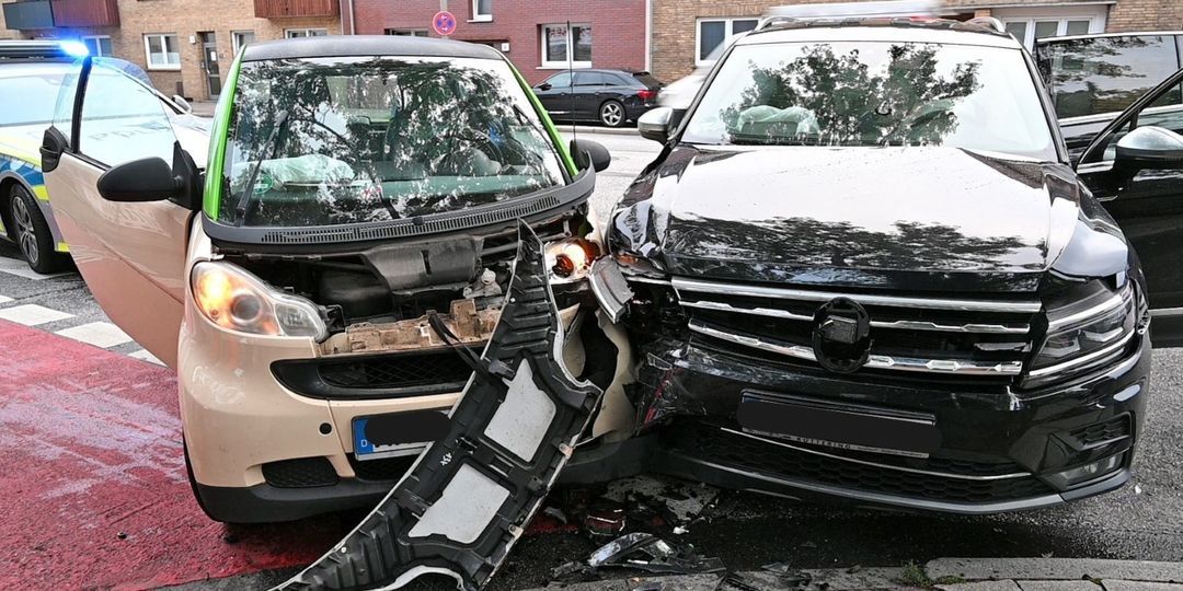 Frontalcrash im Berufsverkehr auf der B73: Waren alle Kinder gesichert?