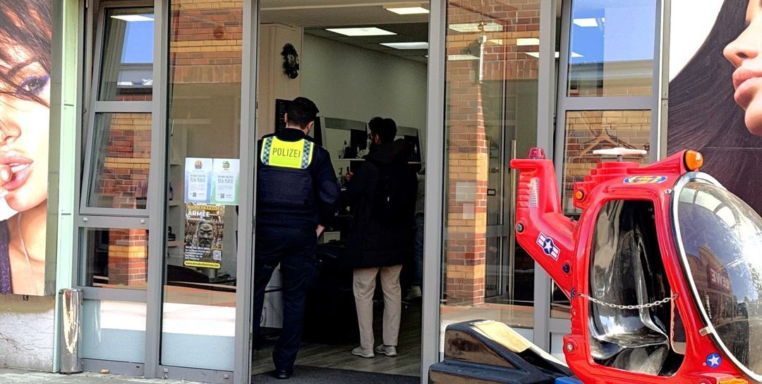 Am Montag rückten mehrere Behörden zu einer großangelegten Kontrolle aus – im Visier: vier Friseursalons und ein Kiosk. Lenthe-Medien