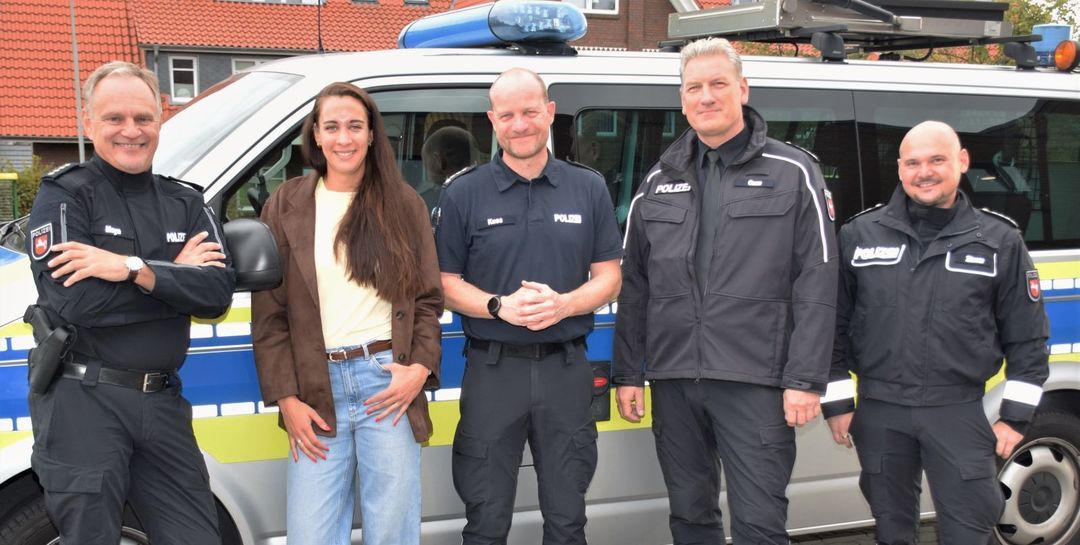 Das neue Führungsteam: Thomas Meyn (v.l.), Janine Mai, Oliver Kues, Holger Guse, Mark Zörner (auf dem Bild fehlt Nina Sommer). Foto: Polizei Das neue Führungsteam: Thomas Meyn (v.l.), Janine Mai, Oliver Kues, Holger Guse, Mark Zörner (auf dem Bild fehlt Nina Sommer). Foto: Polizei