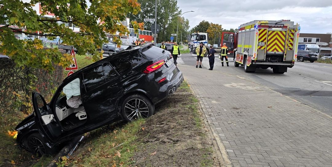 Schwerer Verkehrsunfall in Hittfeld: Zwei Autofahrer verletzt ins Krankenhaus