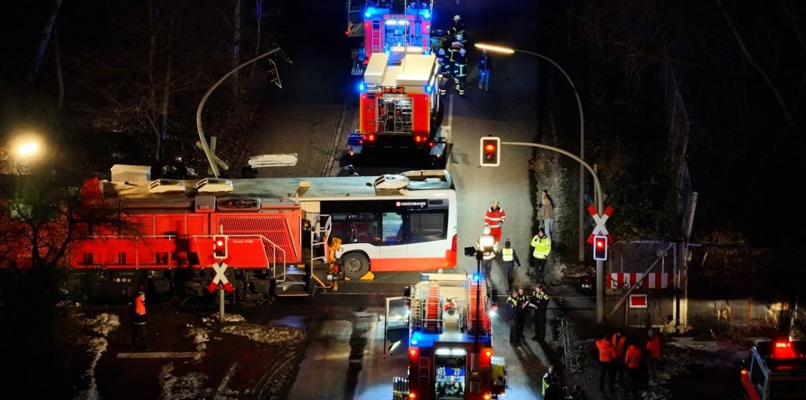 Update zum tragischen Zugunglück: Todesopfer aus dem Bus ist eine 19-Jährige