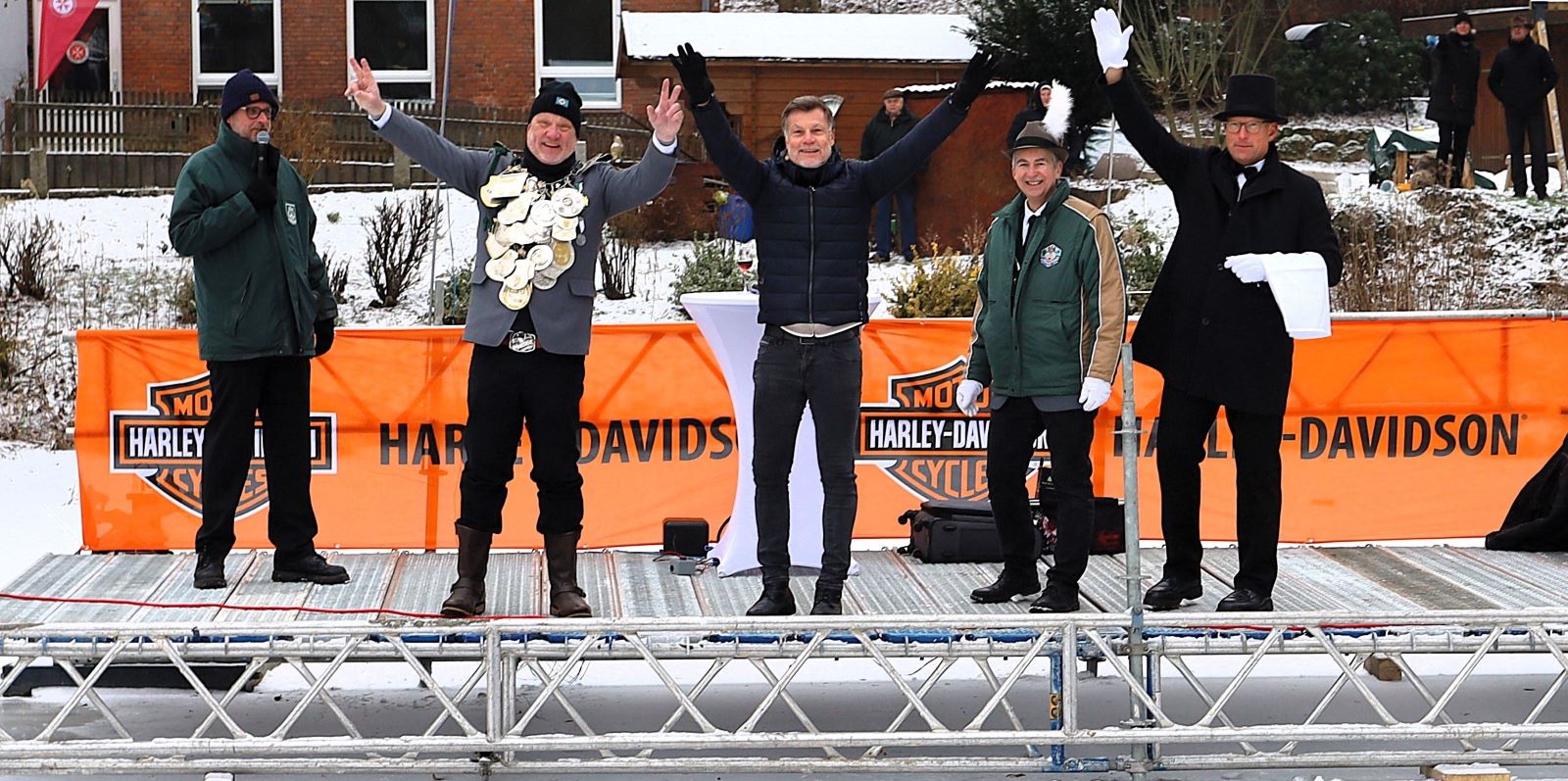 2000 Besucher beim Eis-Spektakel: Die schönsten Fotos der 24. Teichwette